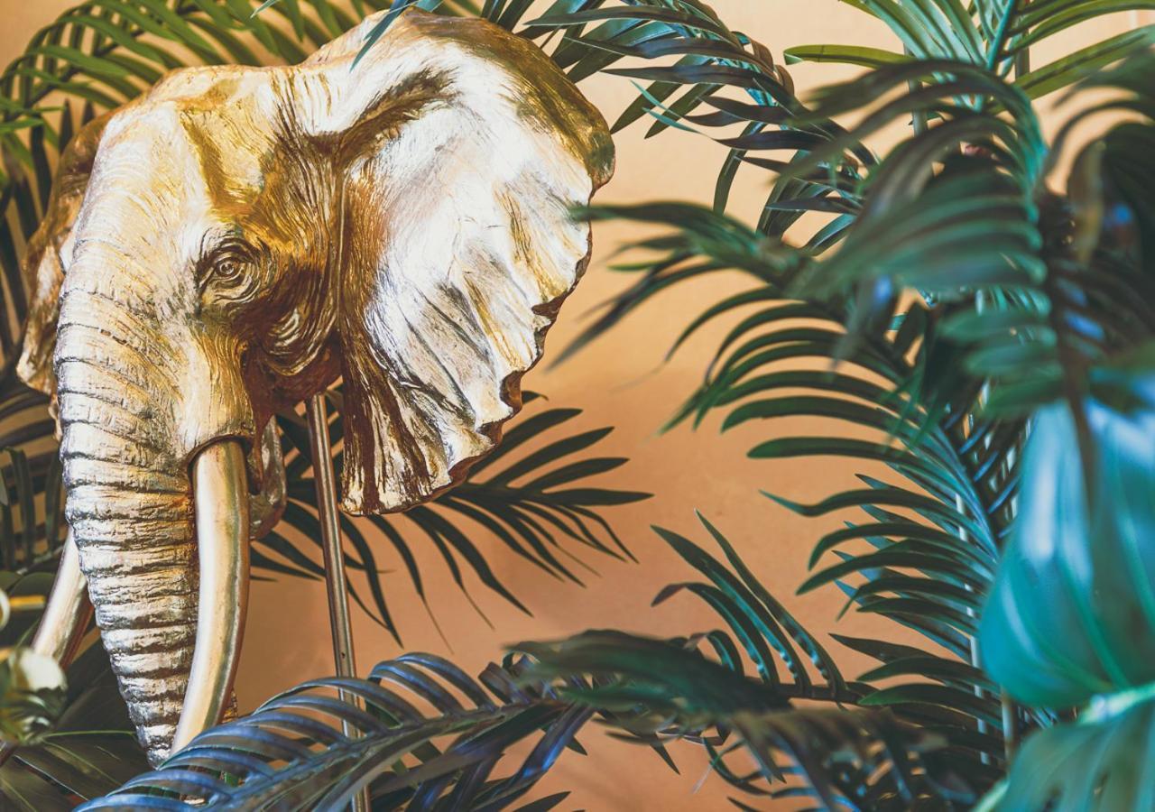 Jungle Suite --- Vasca In Camera Torino Kültér fotó